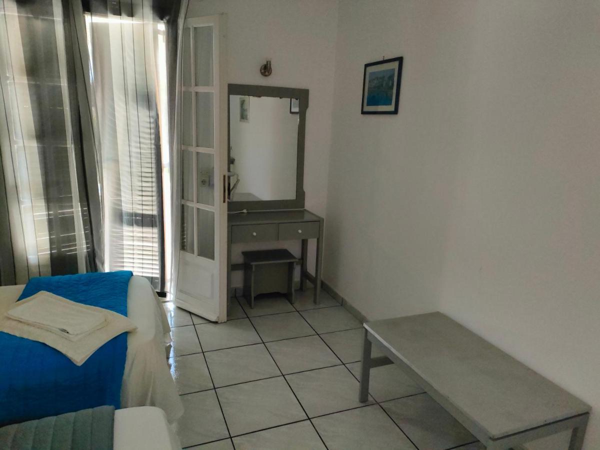 Dolphin Apt & Studios -Next To The Beach Ρόδα Εξωτερικό φωτογραφία