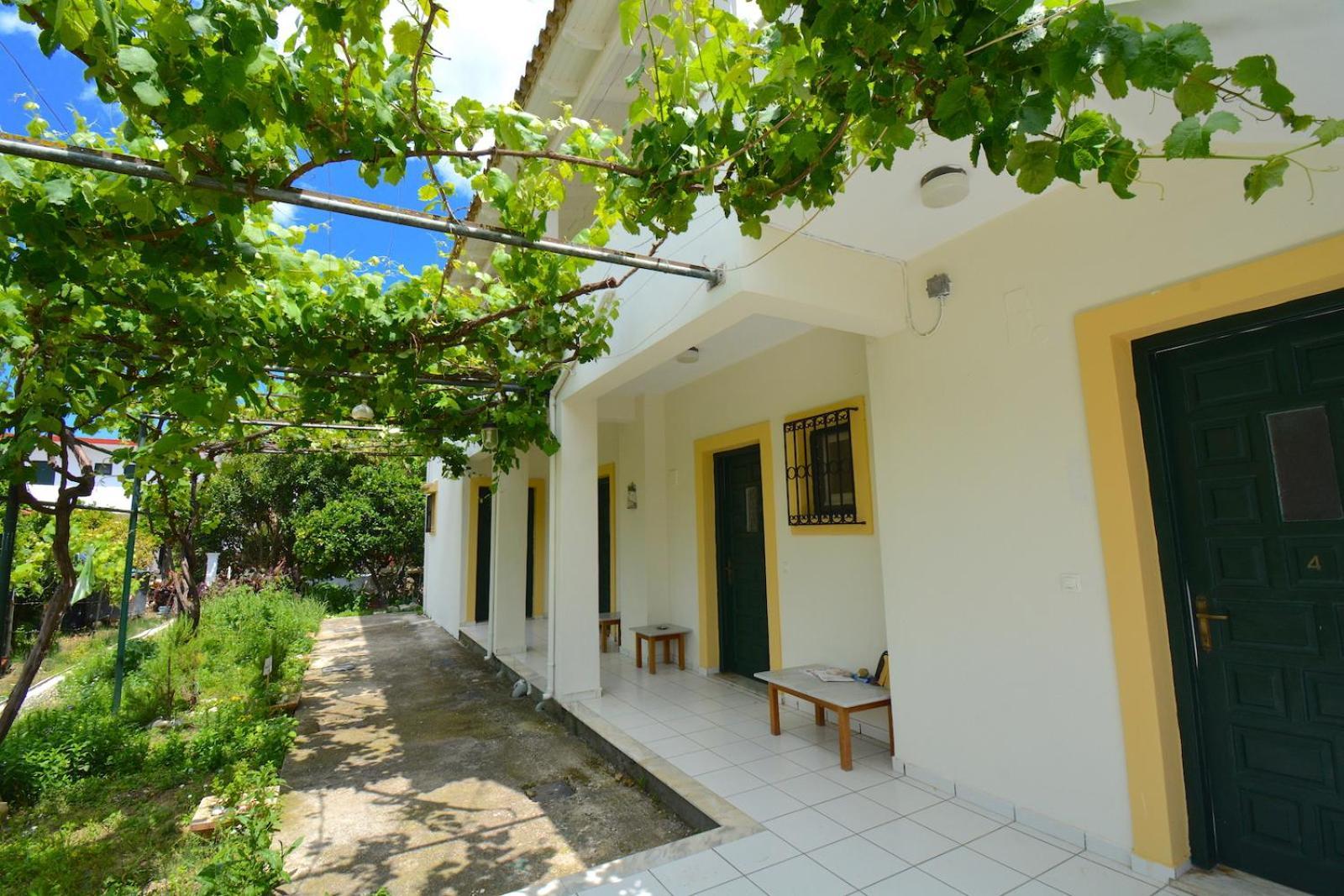 Dolphin Apt & Studios -Next To The Beach Ρόδα Εξωτερικό φωτογραφία