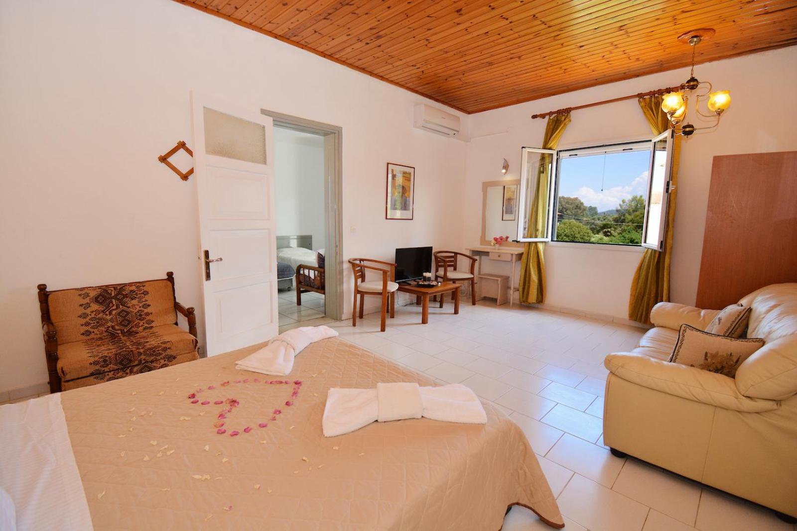 Dolphin Apt & Studios -Next To The Beach Ρόδα Εξωτερικό φωτογραφία