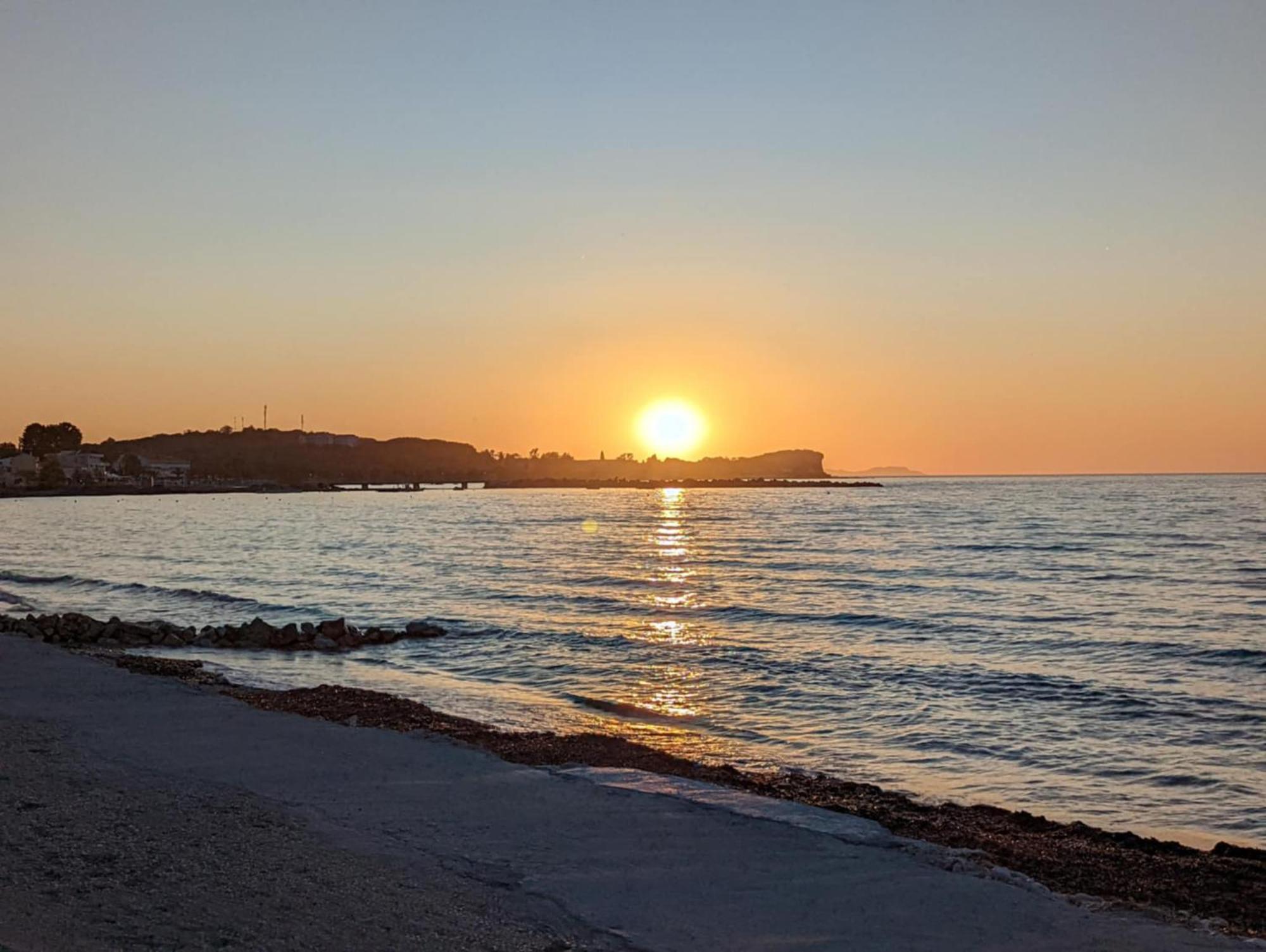 Dolphin Apt & Studios -Next To The Beach Ρόδα Εξωτερικό φωτογραφία