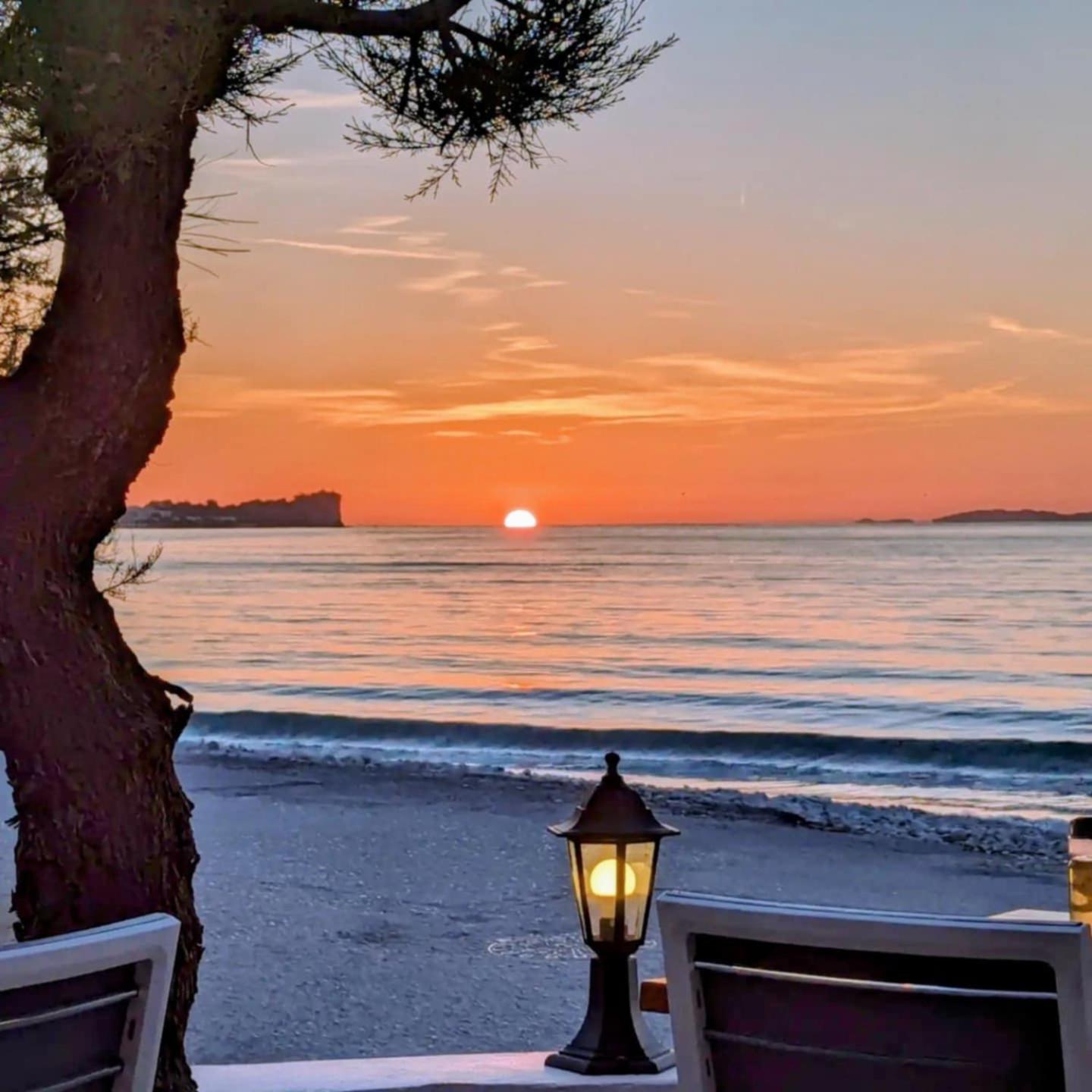 Dolphin Apt & Studios -Next To The Beach Ρόδα Εξωτερικό φωτογραφία
