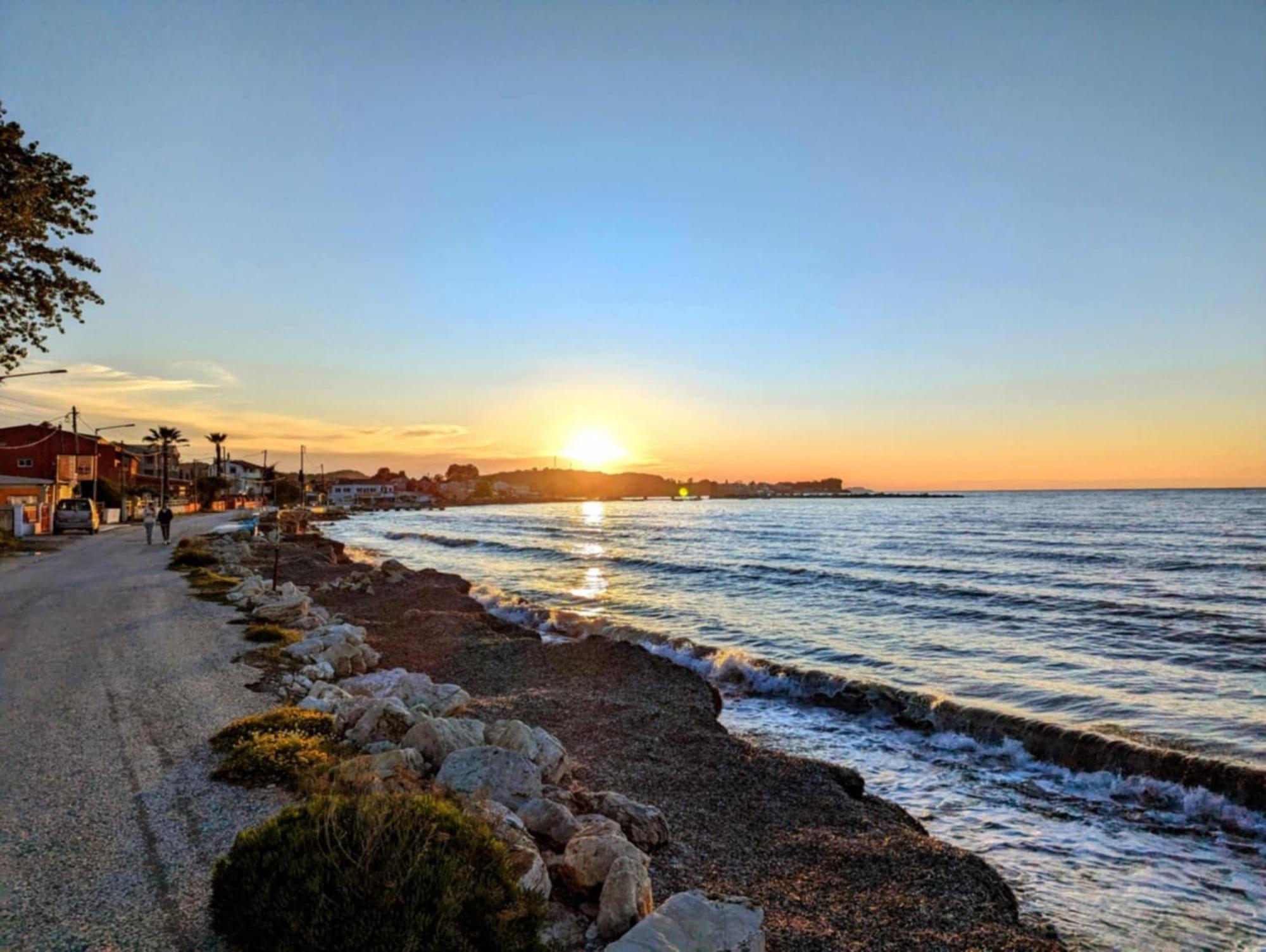 Dolphin Apt & Studios -Next To The Beach Ρόδα Εξωτερικό φωτογραφία